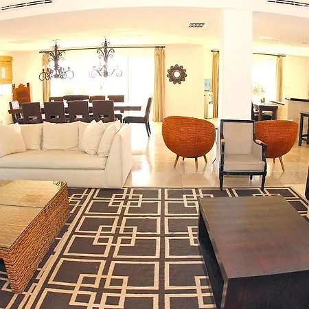 Izcalli Luxury Villa-3